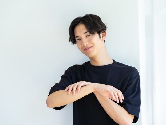 夏のTシャツ姿、胸毛で損してない？メンズ全身脱毛で清潔感UPの画像